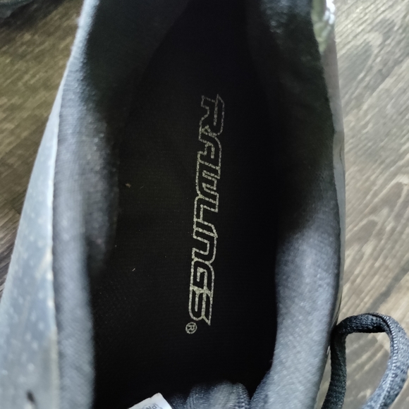 Size 7 soccer shoes - Picture 3 of 6